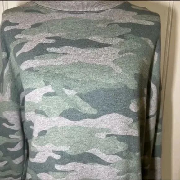 Green and Grey Camo Long Sleeve Crew Neck Sweater Size Large - Picture 2 of 10